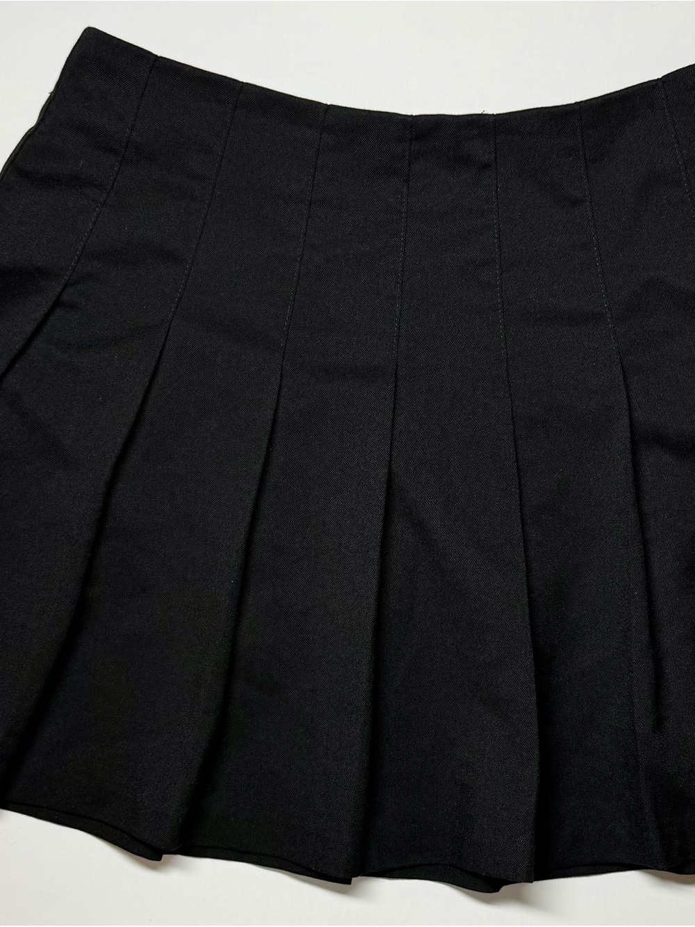 H&M Divided Black Pleated Mini Skirt Side Zip Size 2